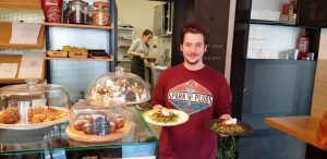 Crocant, mic bistrou si patiserie la Piata Romana din Bucuresti