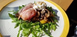 Crocant, mic bistrou si patiserie la Piata Romana din Bucuresti