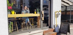 Crocant, mic bistrou si patiserie la Piata Romana din Bucuresti