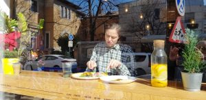 Crocant, mic bistrou si patiserie la Piata Romana din Bucuresti