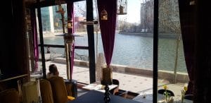 JO Lounge Bistro pe malul Dambovitei pe Splaiul Unirii la Biblioteca Nationala