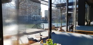 Moon Brasserie pe malul Dambovitei pe Splai la Piata Unirii