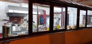 Politica & Delicateturi, restaurantul romanesc al lui Mircea Dinescu la Piata Traian