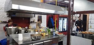 Politica & Delicateturi, restaurantul romanesc al lui Mircea Dinescu la Piata Traian