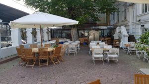 Politică și Delicatețuri, un restaurant al lui Mircea Dinescu