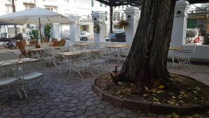 Politică și Delicatețuri, un restaurant al lui Mircea Dinescu