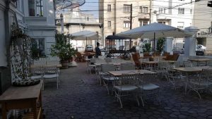 Politică și Delicatețuri, un restaurant al lui Mircea Dinescu