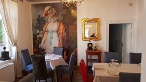Politica si Delicateturi, un restaurant al lui Mircea Dinescu