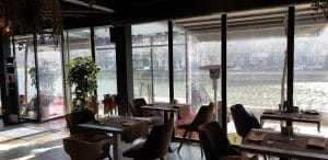 The Dock by The Embassy restaurant pe malul Dambovitei pe Splaiul Unirii