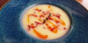 The Dock by The Embassy restaurant pe malul Dambovitei pe Splaiul Unirii