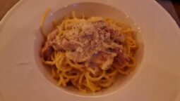 Un bistrou plin cu fum la Unirii