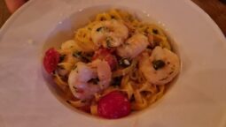 Un bistrou plin cu fum la Unirii