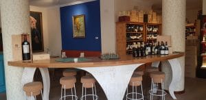 Wine Ambassador, winebar langa Biserica Alba din Bucuresti