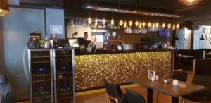 Restaurant cu cele mai frumoase chelnerite