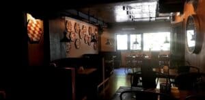 Restaurant cu cele mai frumoase chelnerite