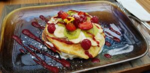 B4 Market terasa cu bistrou all day breakfast in Parcul Floreasca