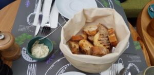 B4 Market terasa cu bistrou all day breakfast in Parcul Floreasca