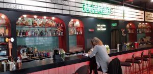 Decadance, restaurant in complexul de business The Landmark