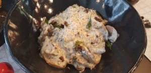 Decadance, restaurant in complexul de business The Landmark