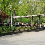 Dines, restaurant in Parcul Carol la Arenele Romane