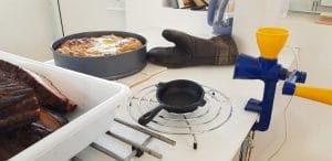 Florin si Victoria si atelierul lor de ceramica de la Gurbanesti