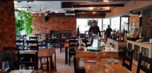 La Papile restaurant multicuisine la Piata Libertatii 12