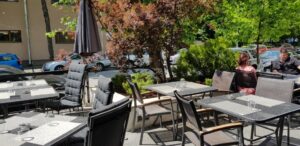 La Papile restaurant multicuisine la Piata Libertatii 16