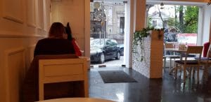 Casa Clatitelor, bistrou de fete