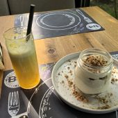B4 Market terasa cu bistrou all day breakfast in Parcul Floreasca