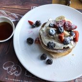 B4 Market terasa cu bistrou all day breakfast in Parcul Floreasca