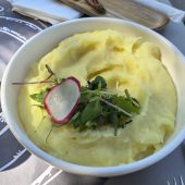B4 Market terasa cu bistrou all day breakfast in Parcul Floreasca