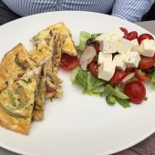B4 Market terasa cu bistrou all day breakfast in Parcul Floreasca
