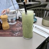 B4 Market terasa cu bistrou all day breakfast in Parcul Floreasca