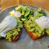 B4 Market terasa cu bistrou all day breakfast in Parcul Floreasca