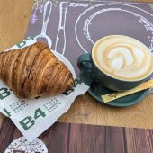 B4 Market terasa cu bistrou all day breakfast in Parcul Floreasca