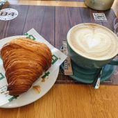 B4 Market terasa cu bistrou all day breakfast in Parcul Floreasca