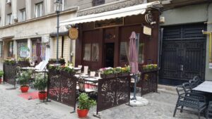 Forever Young, restaurant si club in Centrul Vechi