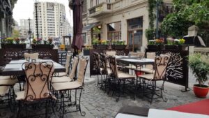 Forever Young, restaurant si club in Centrul Vechi