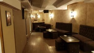 Forever Young, restaurant si club in Centrul Vechi