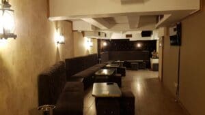 Forever Young, restaurant si club in Centrul Vechi