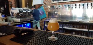 Hangar Ground Zero in Pipera bistrou bar berarie si club 22