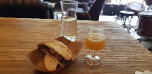 Hangar Ground Zero in Pipera bistrou bar berarie si club 25