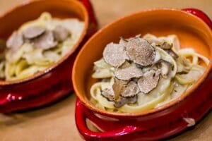 La Bottega del Tartufo Pasterra bacanie respectiv pasta bar pe strada Comandor Eugen Botez nr. 27 din Bucuresti
