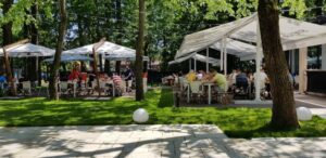 Lazoo Restaurant Lounge in Padurea Baneasca langa Zoo 10