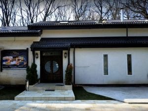 Lazoo Restaurant &Lounge, local cu specific multicuisine situat in padurea Baneasa din Nordul Bucurestiului