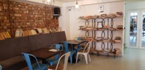 Omega House spatiu de co living co working cu cafenea 04