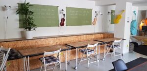 Omega House spatiu de co living co working cu cafenea 05