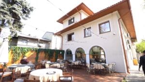 Mesogios Fish and Seafood in cartierul Primaverii 3