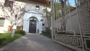 Mesogios Fish and Seafood in cartierul Primaverii 9