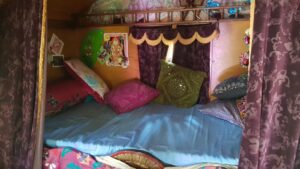 Caleasca nomada din Parcul Conacului Hagianoff de pe Domeniul Manasia